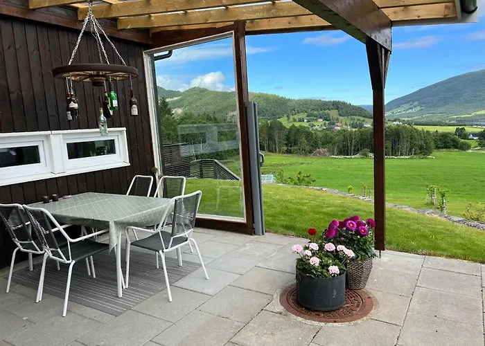 Family In Modern House Séjour chez l'habitant