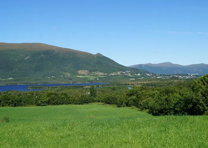 Family In Modern House Séjour chez l'habitant *